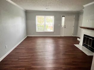 215 Holcomb Ferry Rd, Roswell, GA 30076