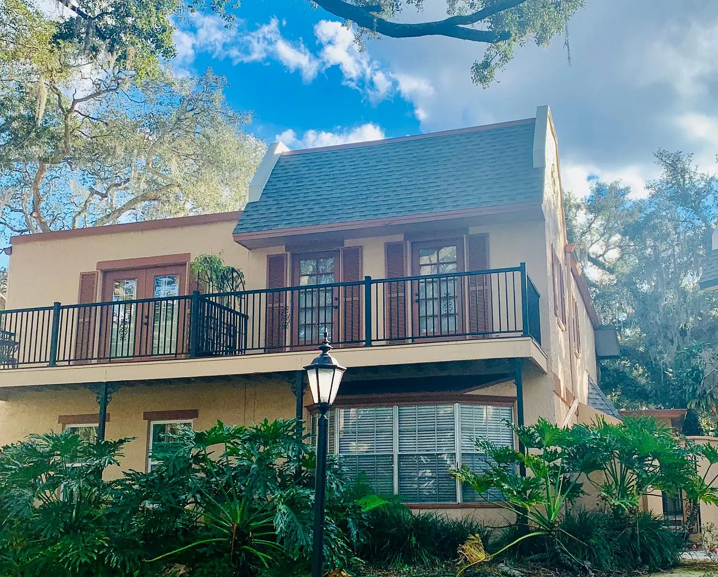 3 bed, 1975 sqft, $2,100 — Photo 1
