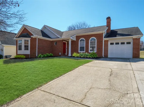 833 Brattleboro Ct, Charlotte, NC 28217