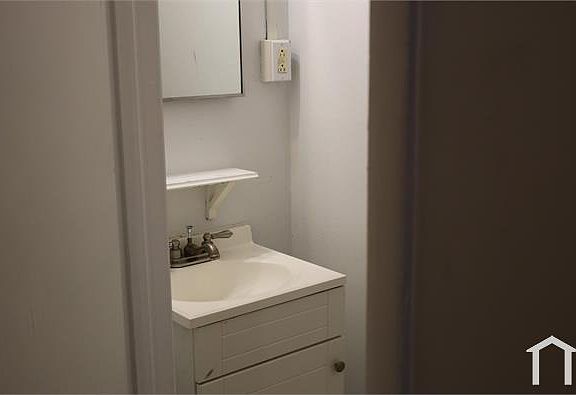 5th image of 668 Rowan Dr