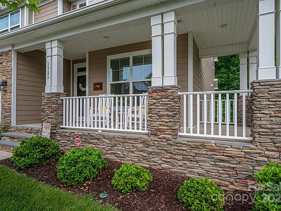 2nd image of 1526 Robinson Oaks Dr