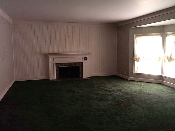 2nd image of 524 N Lucas Dr