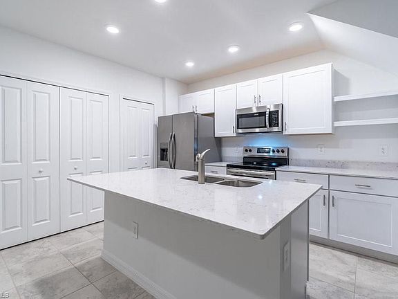 4th image of 7157 Greenwood Park Cir