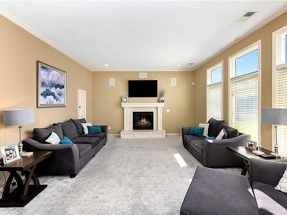 4th image of 2129 SW Eyrie Rd