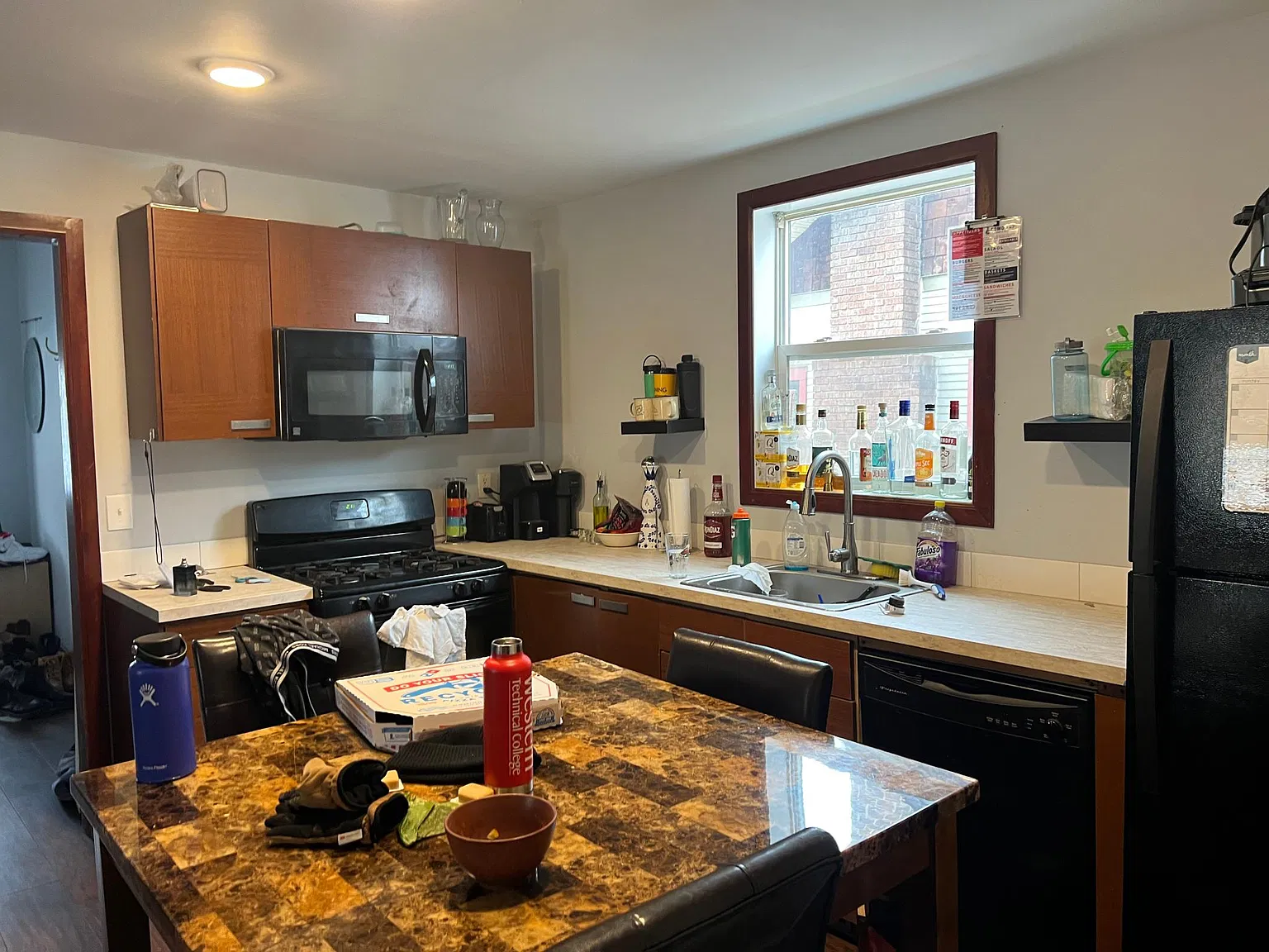 5 bed, 2000 sqft, $2,875 — Photo 4