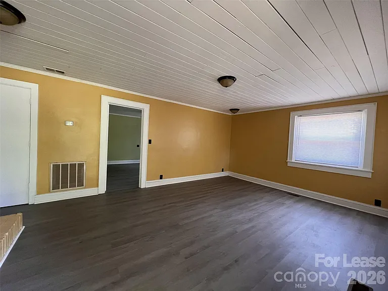 7077 Long Island Rd — Photo 12