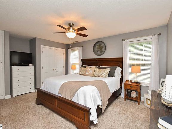 5th image of 28 Rock Garden Ln