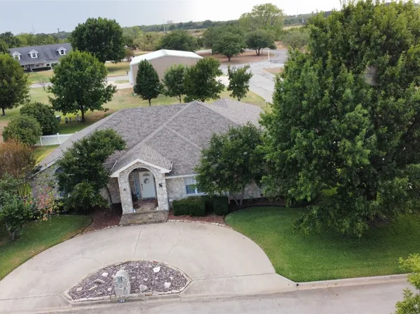 120 Hogan St, Comanche, TX 76442