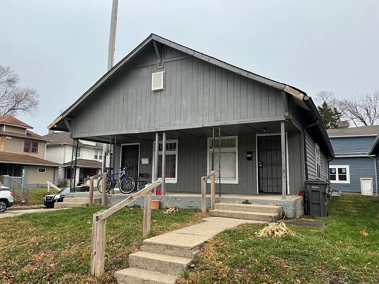 2704 E New York St — Photo 1