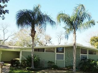 514 S Shadowbend Ave, Friendswood, TX 77546