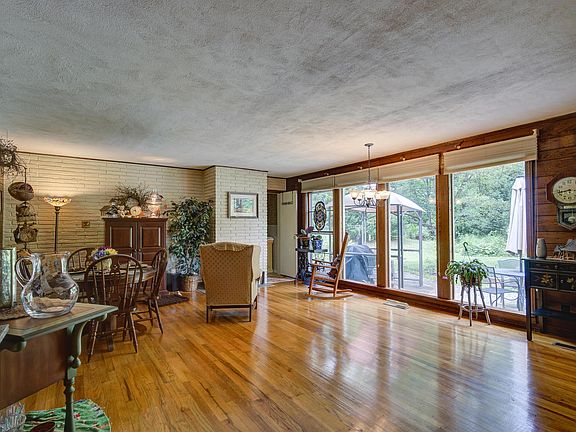 5th image of 707 Forest Ave