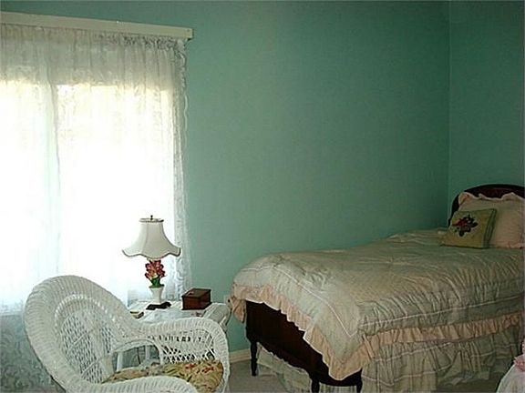 2nd image of 11 Rolling Hills Cir