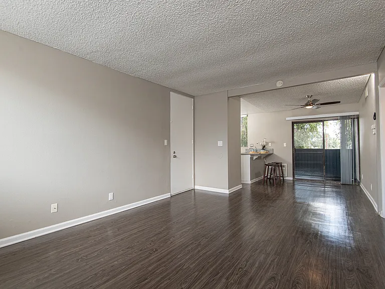 Evria Claremont Apartments — Photo 29