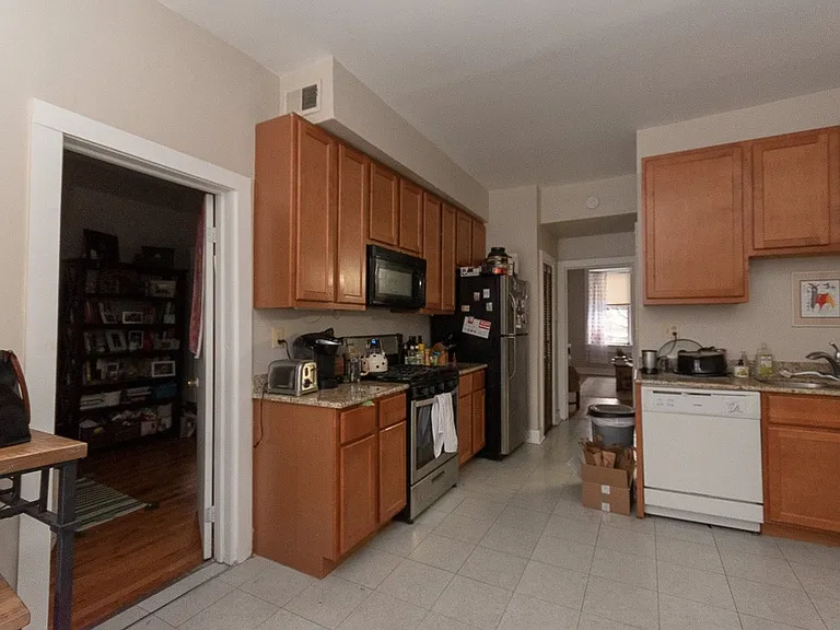 949 N Hoyne Ave #4 — Photo 5