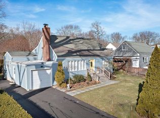4985 Peconic Bay Blvd, Laurel, NY 11948