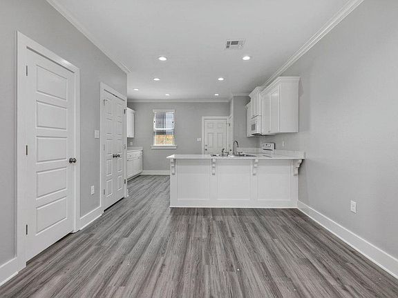 4th image of 4320 Louisiana Ave #10