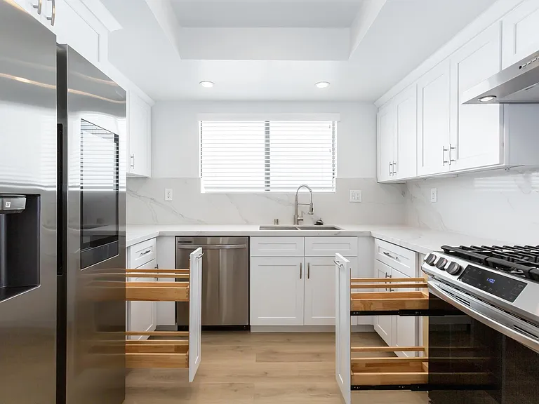 1738 S Bentley Ave #302 — Photo 17