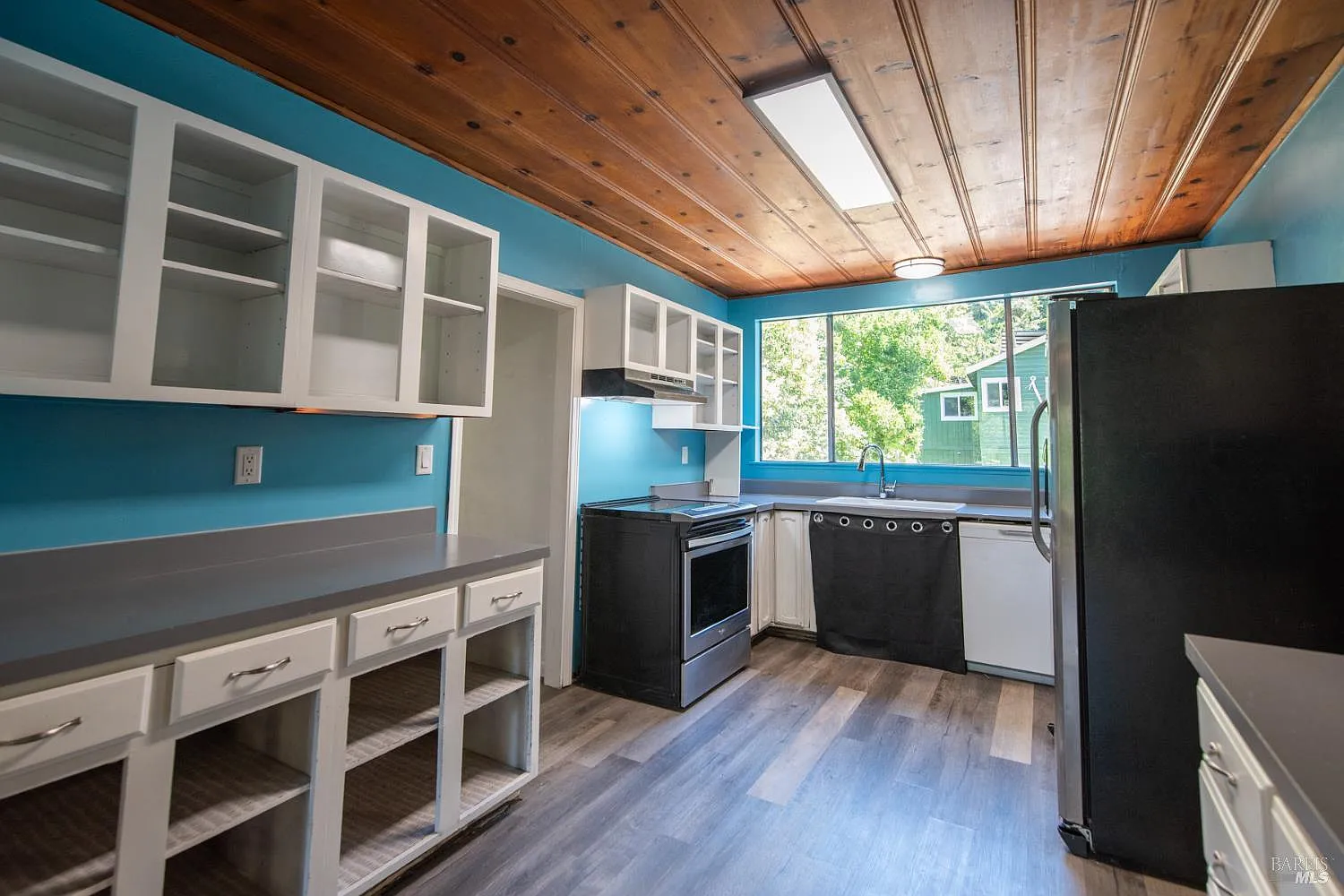 10671 Forest Hills Road - Photo 9