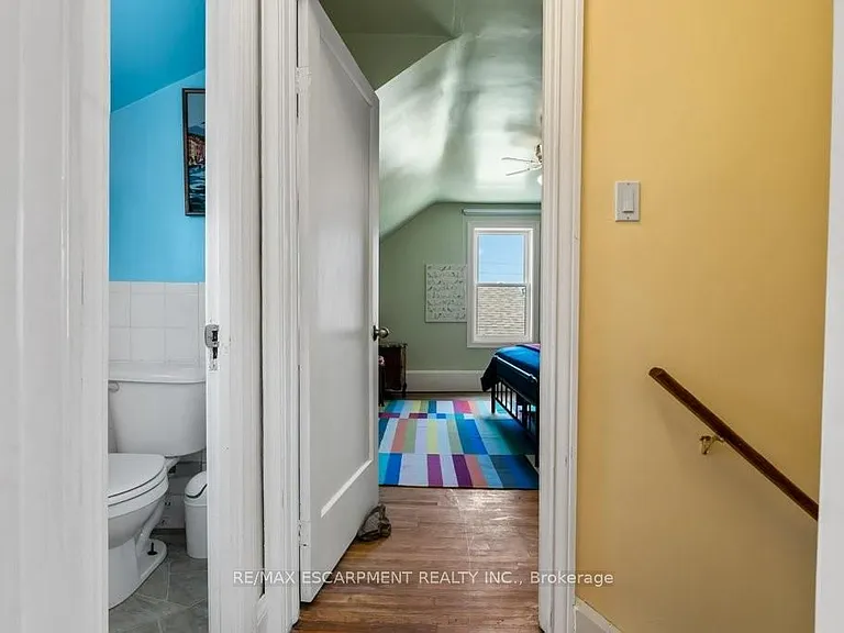 19 Columbia St — Photo 27