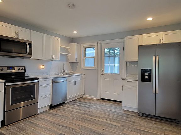 3rd image of 2528 Avon Dr