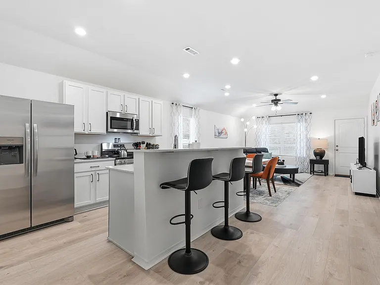 10904 Mason Dr — Photo 3