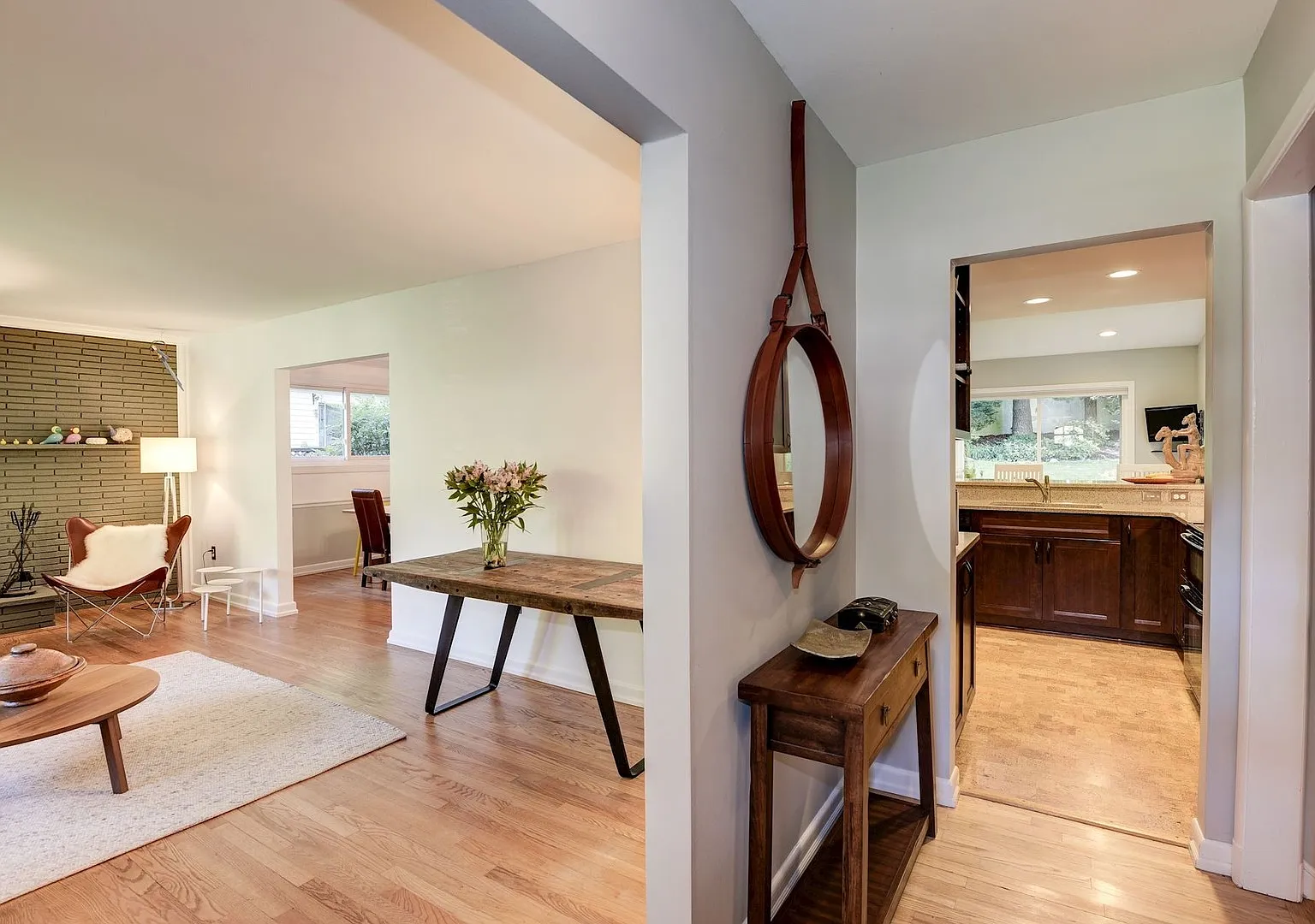3 Bed 2.5 Bath - Silver Spring Split Level - Steps from Sligo Creek — Photo 2