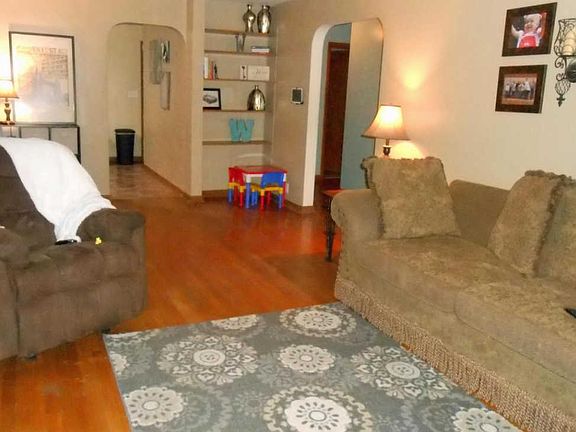 4th image of 136 Riverview Dr