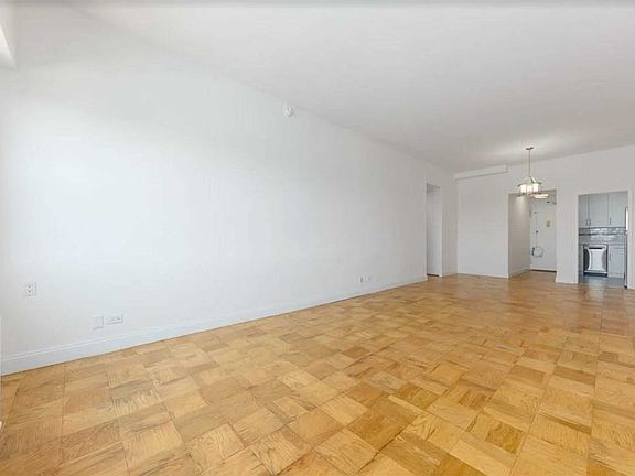 2nd image of 6120 Grand Central Pkwy APT C1507