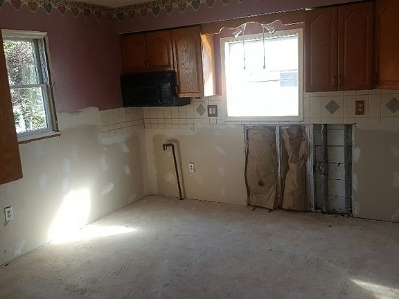 3rd image of 618 Boesel Ave