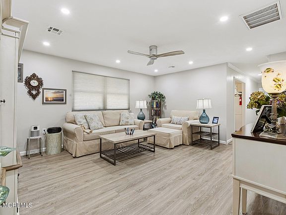 5th image of 3B Greenwood Lane #62