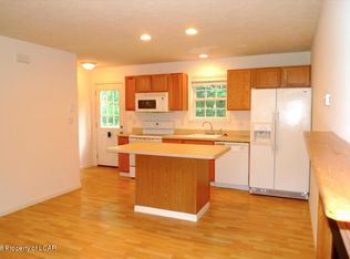 40 Edge Rock Dr, Drums, PA 18222