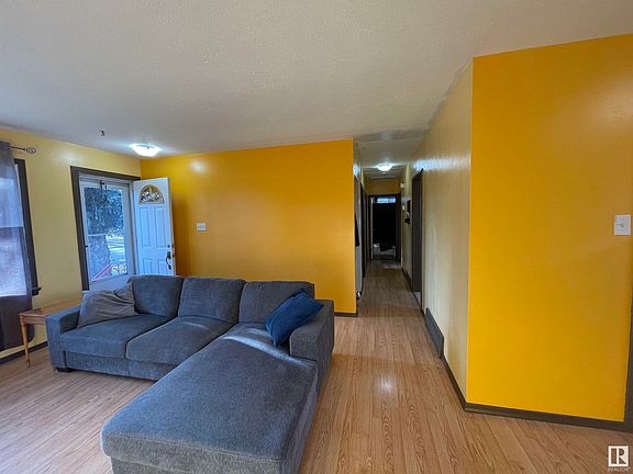3rd image of 15932 105th Ave NW