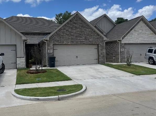 241 Honor Code Pl, Granbury, TX 76049