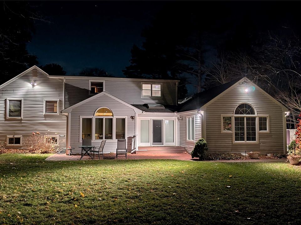 1st image of 8 Maria Court