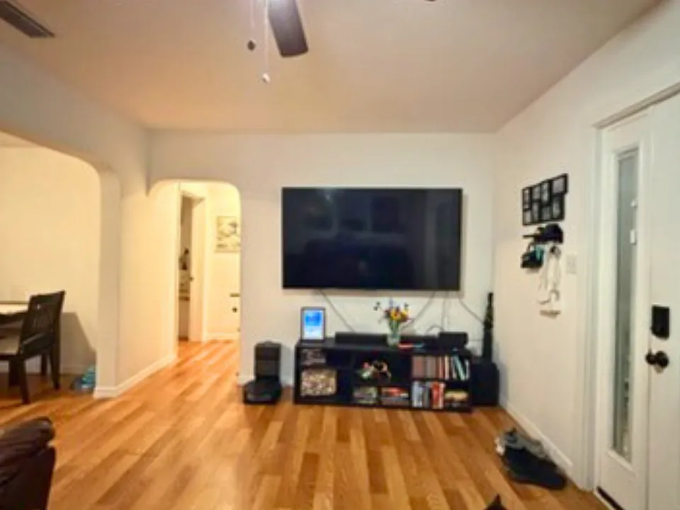 832 White Ln #4