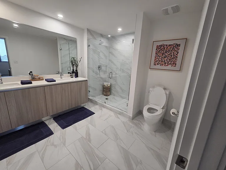 670 W 70th Pl #B1 — Photo 20