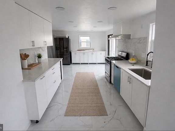 2nd image of 1984 King Arthur Rd