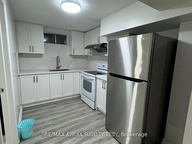 38 Saintsbury Sq #BASEMENT — Photo 3