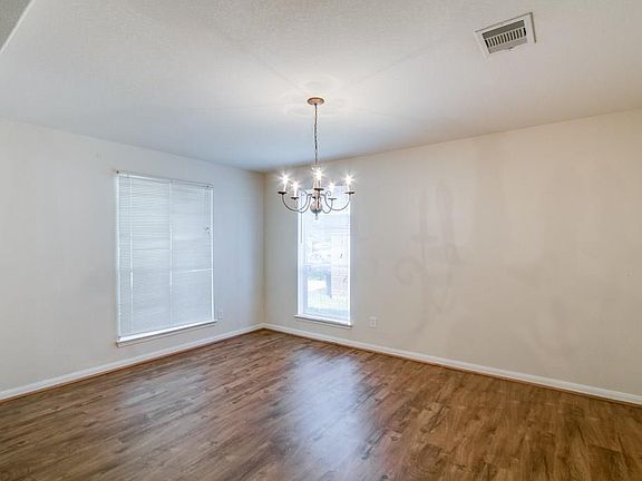 5th image of 3814 Regents Crest Ln