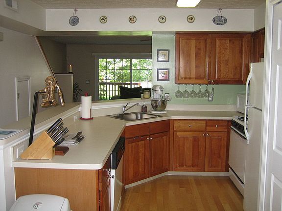 2nd image of 6740 Rockridge Ct