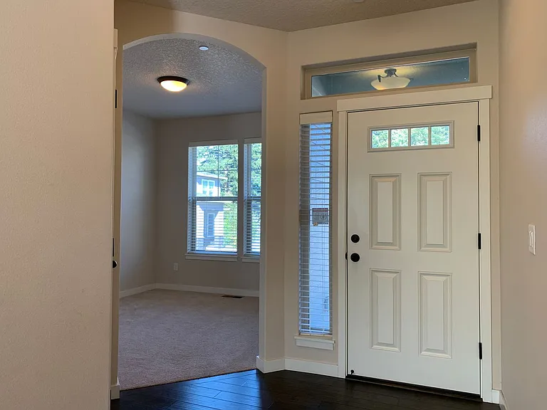 4223 NE Tacoma Ct — Photo 3