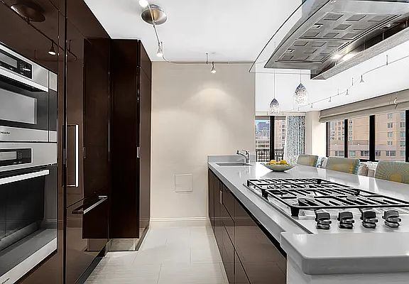 5th image of 422 E 72nd St APT 14D