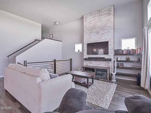 5th image of 5564 Cottonwood St