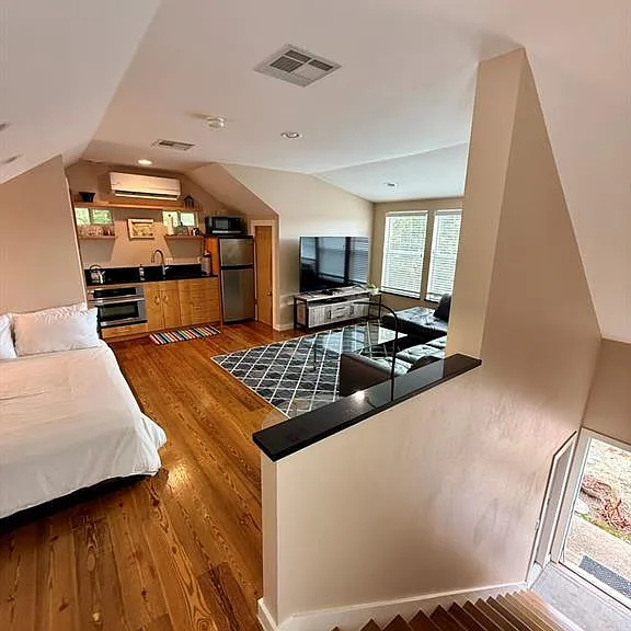 4517 Shoalwood Ave #B — Photo 5