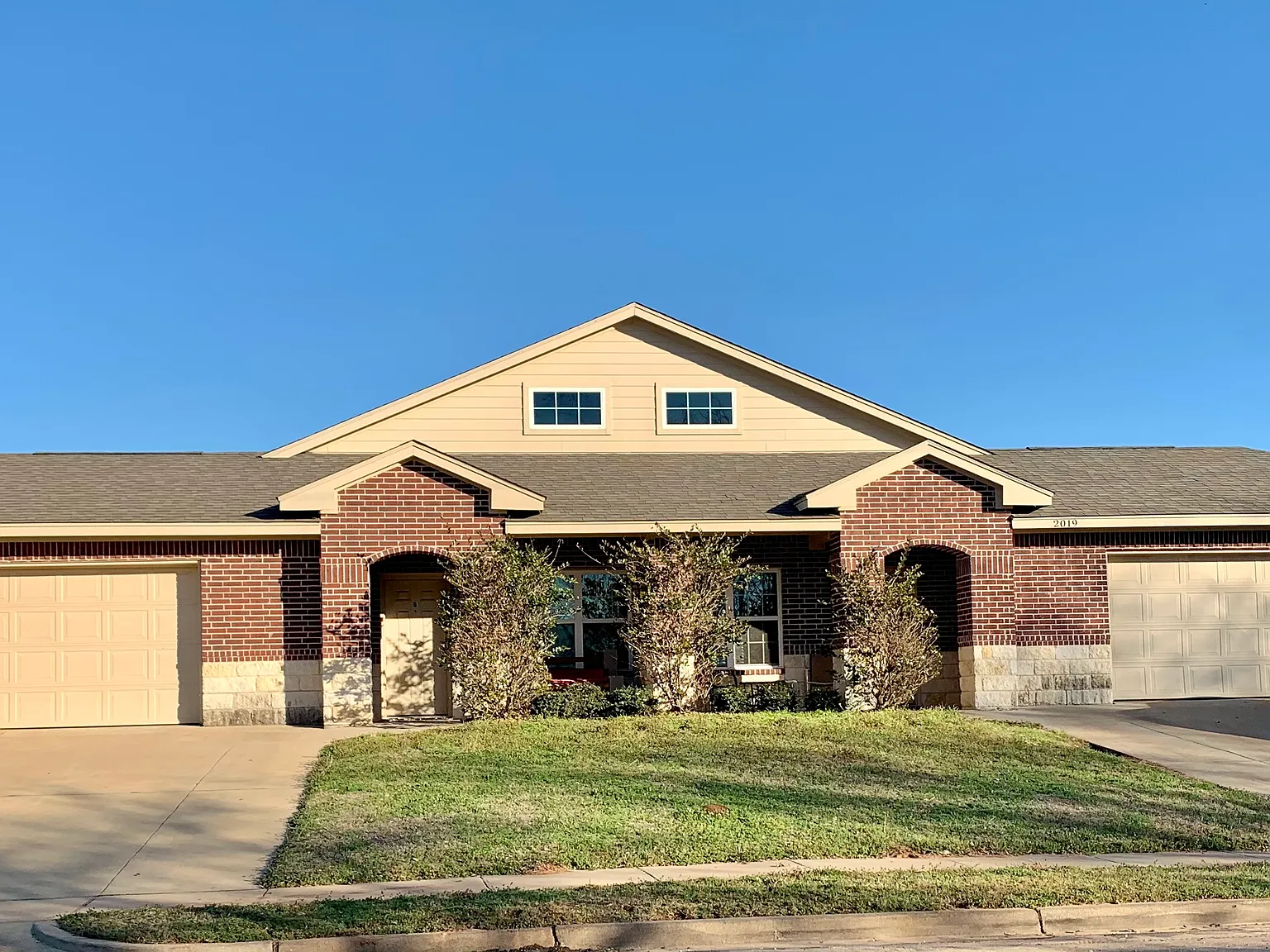 3 bed, 1325 sqft, $1,450 — Photo 1