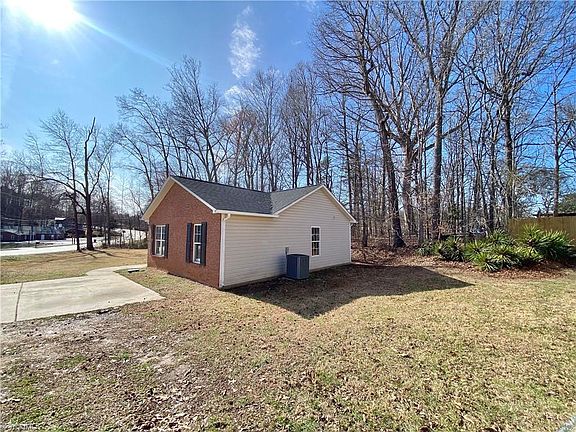 3rd image of 712 Newsome Rd