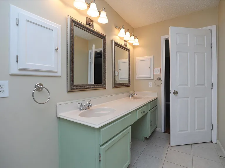 22815 Red River Dr — Photo 16