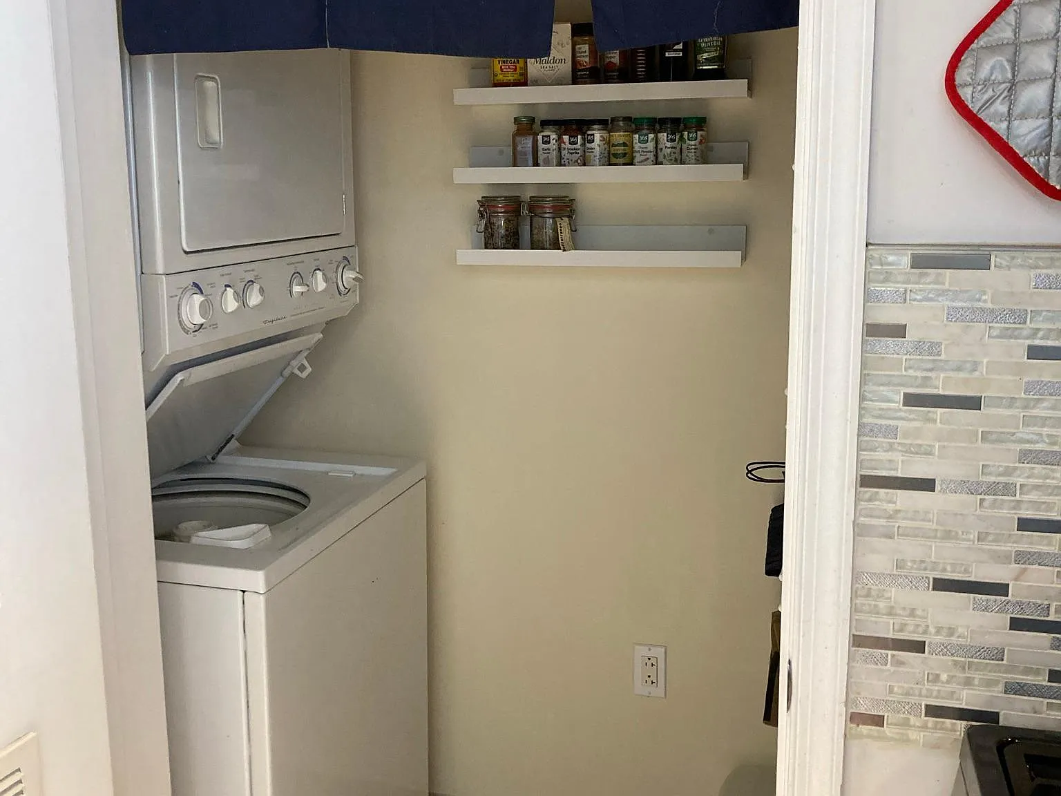 930 Wayne Ave — Photo 3