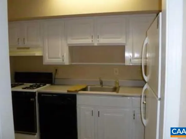 2422 Barracks Pl APT 4, Charlottesville, VA 22901