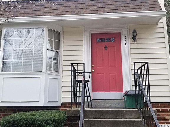 3rd image of 136 Barnsfield Ct